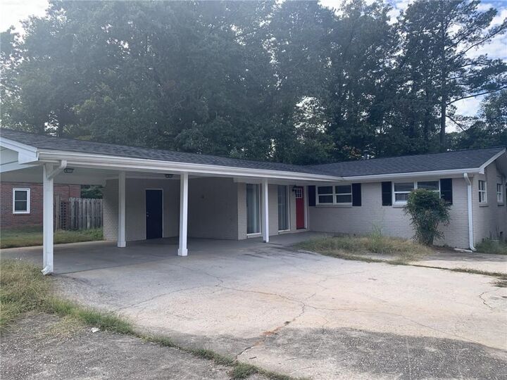 Property Photo: 2131 Columbia Drive GA 30032