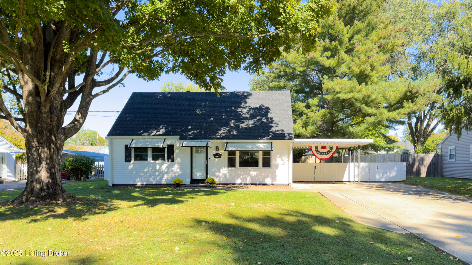 Property Photo: 5411 Bold Venture Rd KY 40272