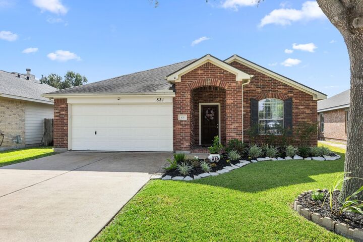 Property Photo: 831 Shenandoah Falls Lane TX 77469