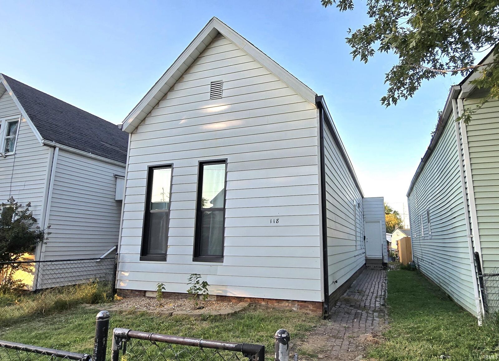 Property Photo:  118 E Maryland Street  IN 47711-5058 