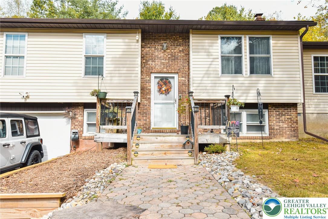 Property Photo: 311 Switzgabel Drive PA 18322