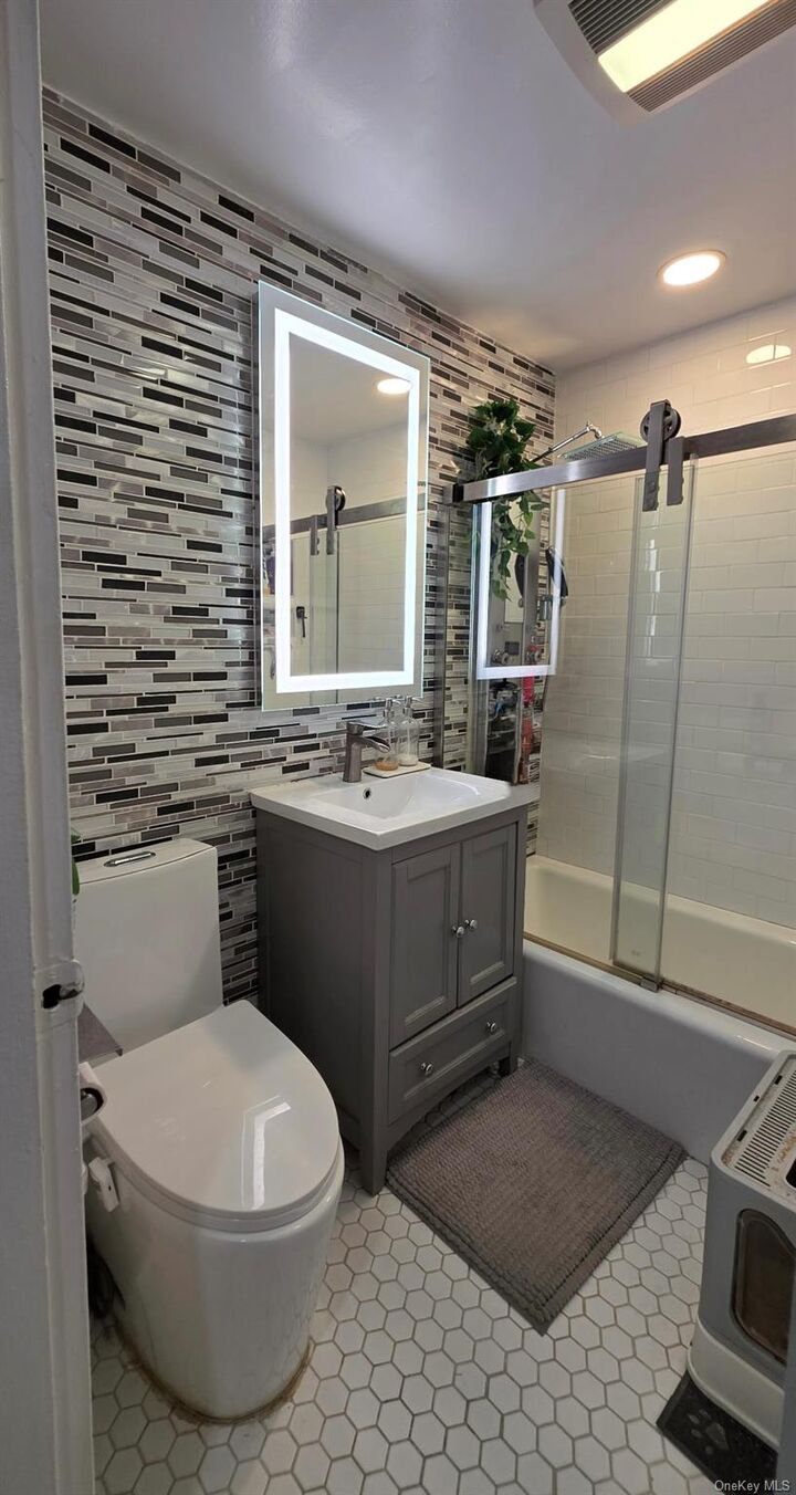 Property Photo: 610 Waring 4F NY 10467