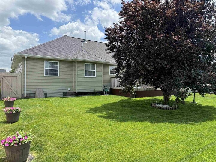 Property Photo: 420 N Allen NE 69101