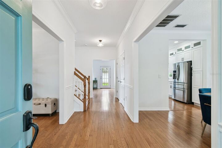 Property Photo: 3111 W Oakellar Avenue FL 33611
