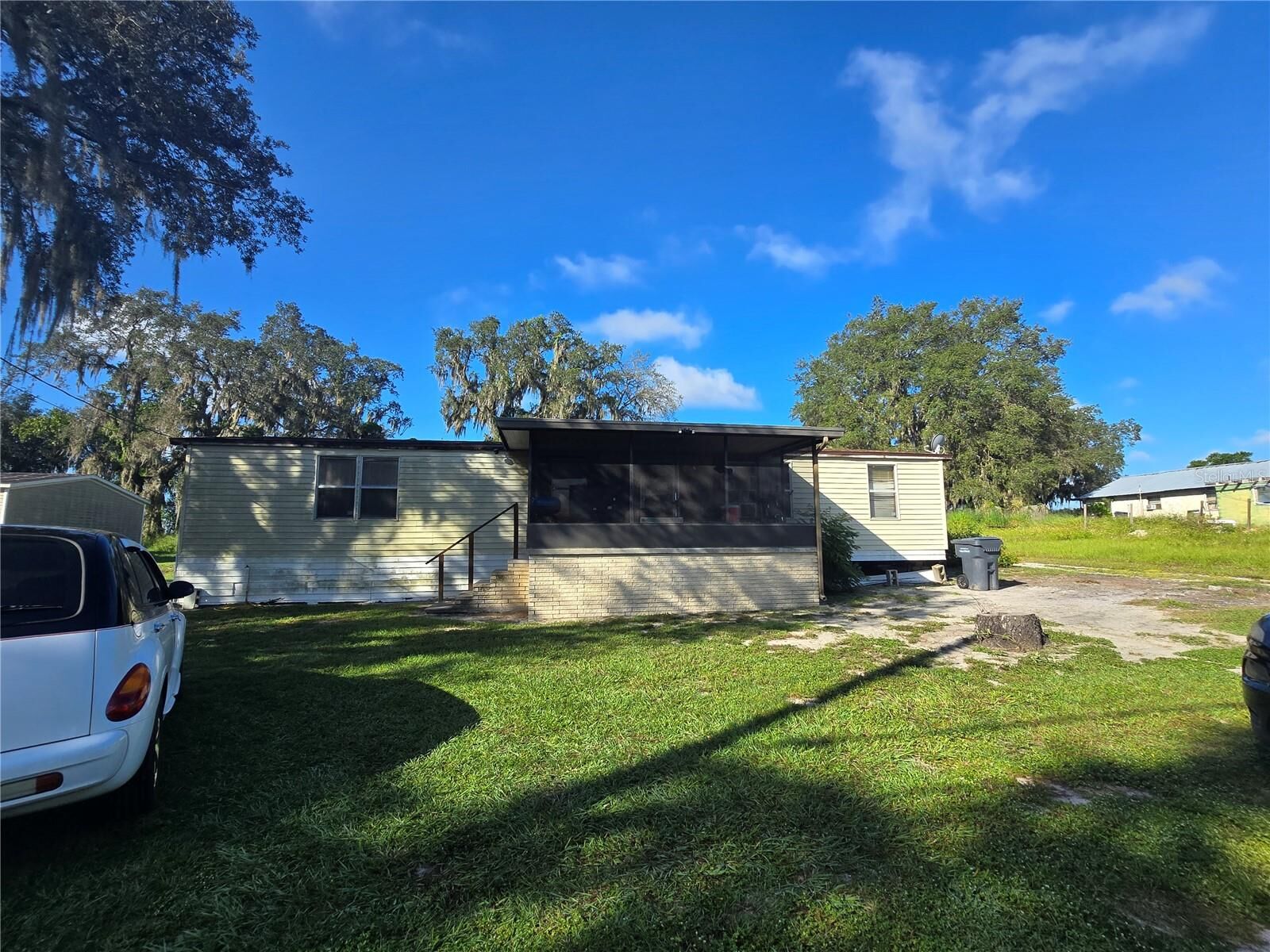 Property Photo: 513 Smith Road FL 33868