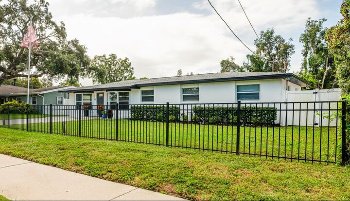Property Photo: 3914 W Oklahoma Avenue FL 33616