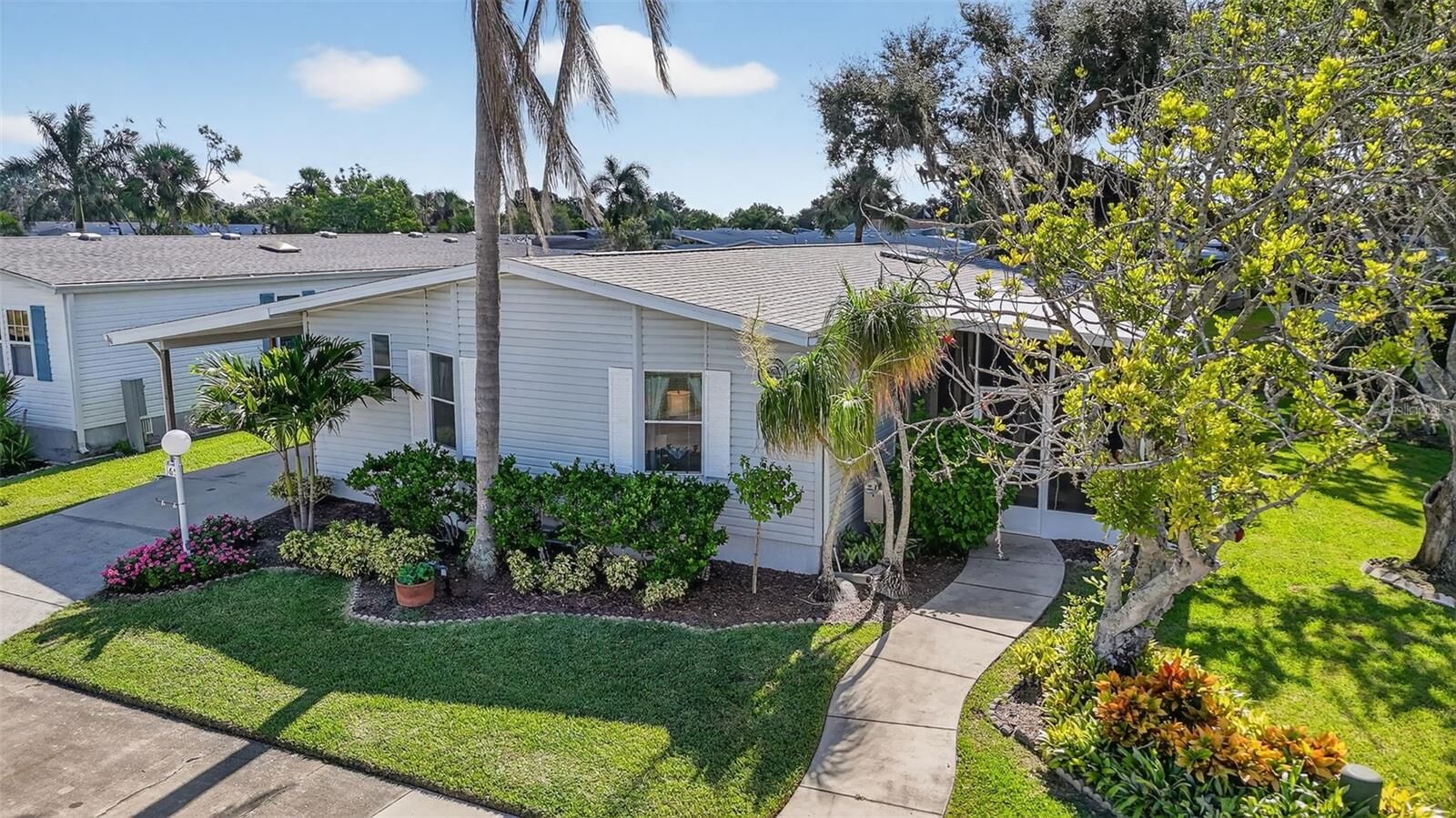 Property Photo: 165 Nightingale Circle FL 34222