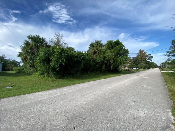 Property Photo:  162 Frankford Lane  FL 32137 