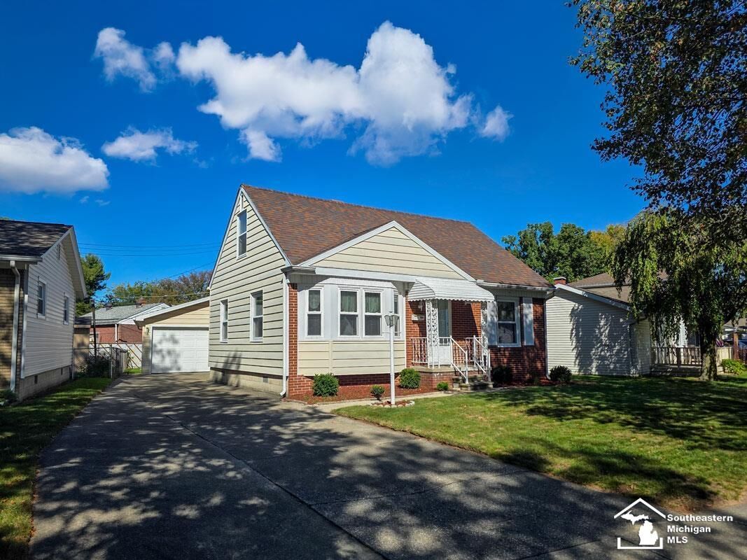 Property Photo:  954 Jefferson Court  MI 48161 
