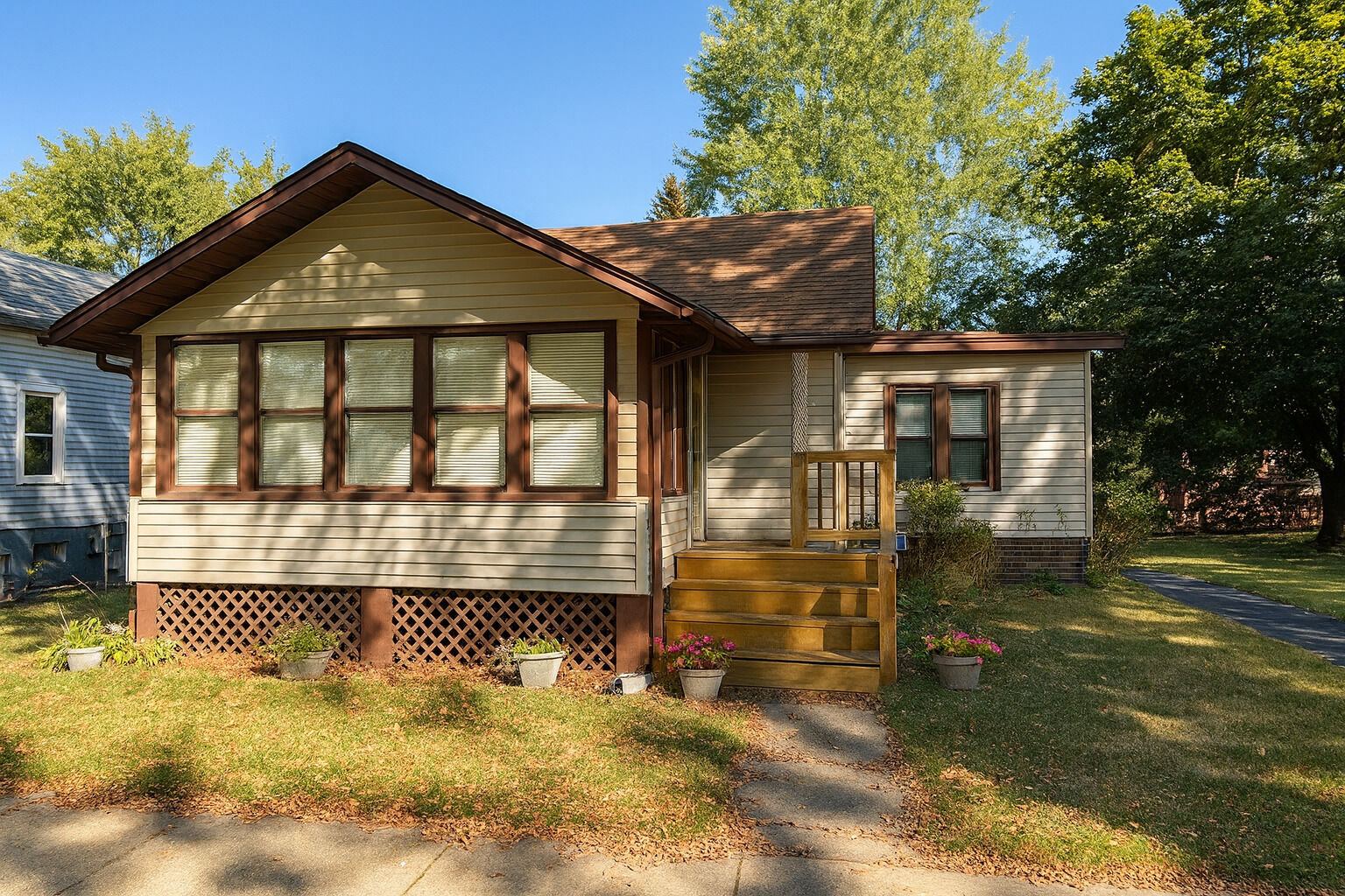 Property Photo: 943 Charles Street IL 60506
