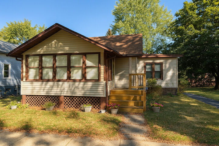 943 Charles Street  Aurora IL 60506 photo