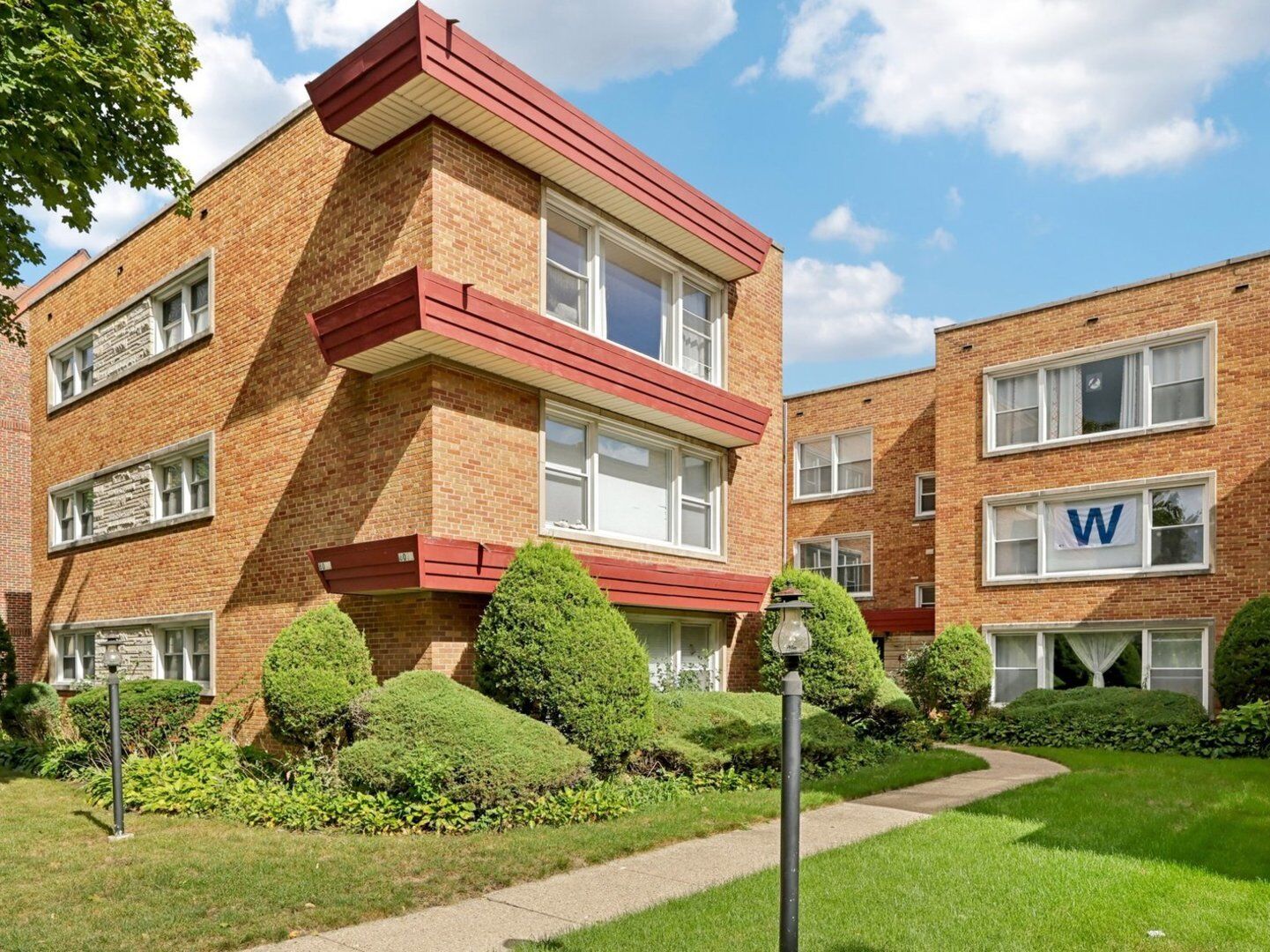 Property Photo: 8033 Kenton Avenue 2E IL 60076