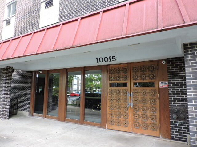 Property Photo: 10015 Beverly Drive 105 IL 60076