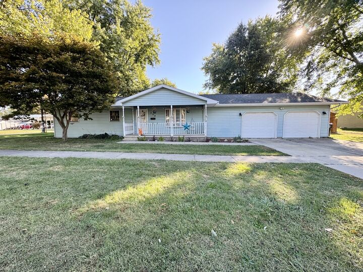 Property Photo: 308 N Alexander Street IL 61727