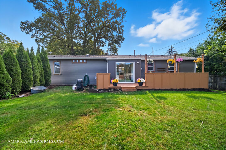 Property Photo: 706 W Pheasant Trail IL 60051