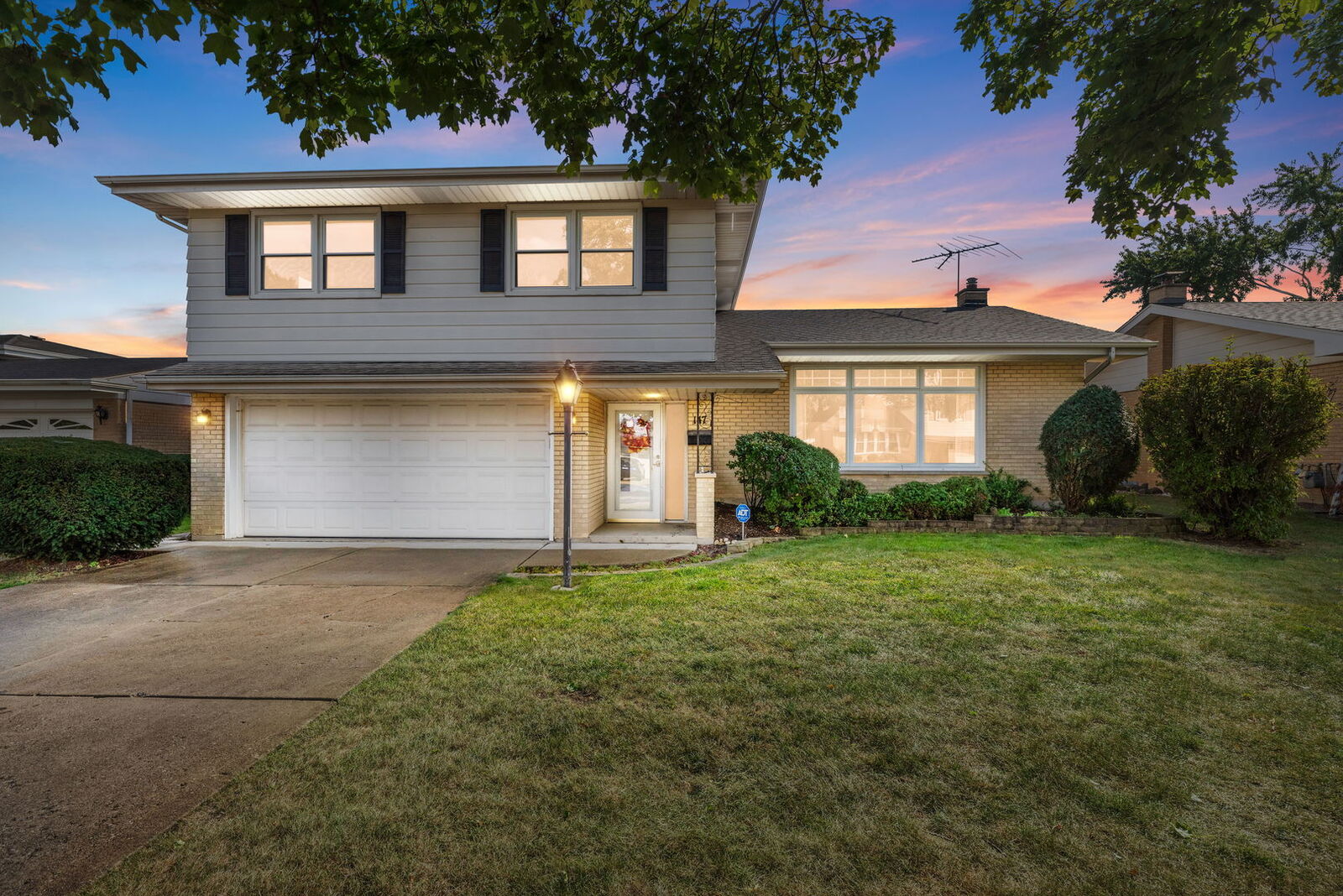 Property Photo: 147 Lance Drive IL 60016