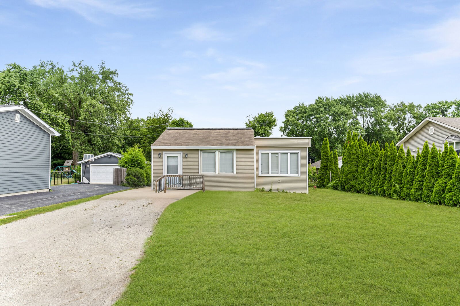 Property Photo: 1S217 Valley Road IL 60148