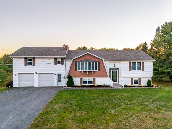 Property Photo:  224 New County Road  ME 04072 