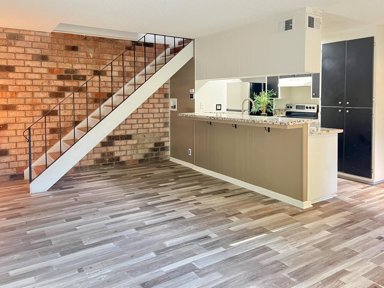 Property Photo: 5642 Madison Avenue 3 CA 95841