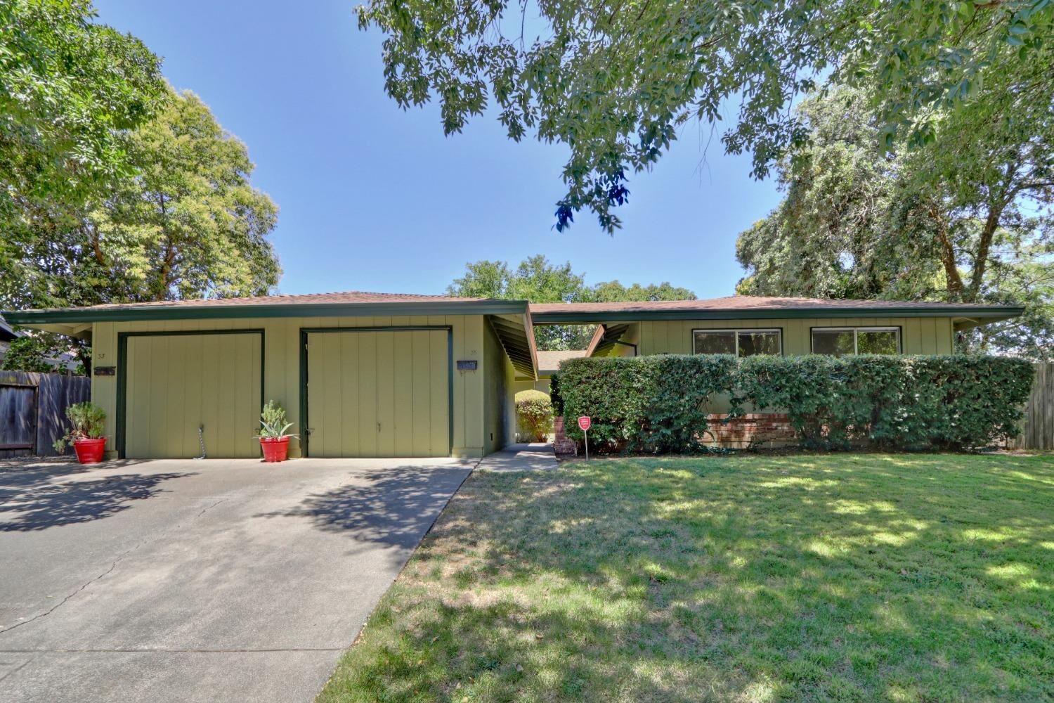Property Photo: 33 Simmons Way CA 95616