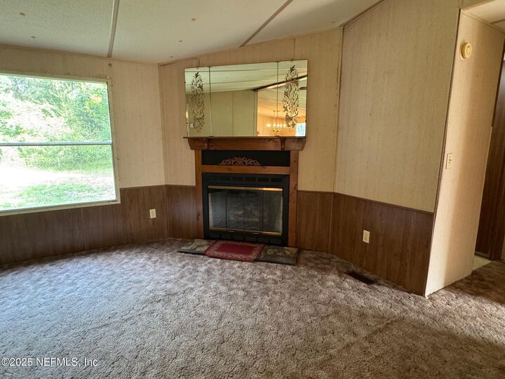 Property Photo: 910 Ofarrell Avenue FL 32148