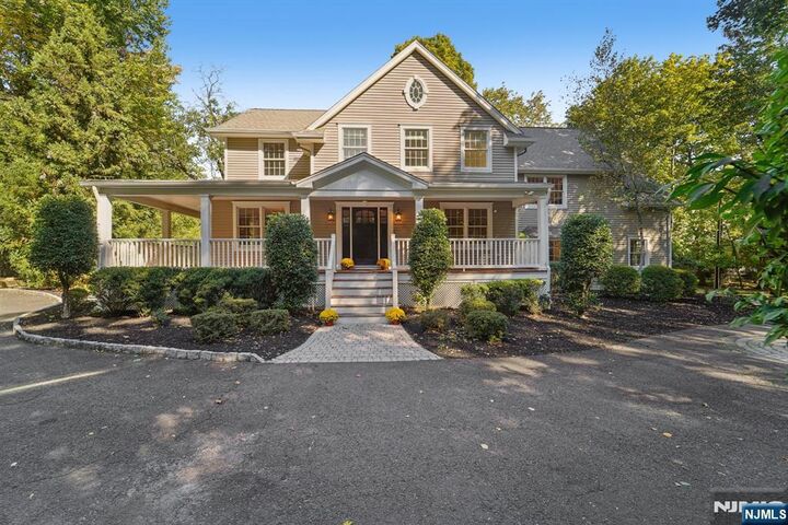 Property Photo:  24 Scott Court  NJ 07401 