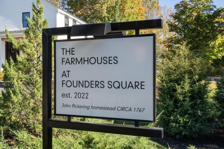 Property Photo:  12 Founders Square  NH 03840 