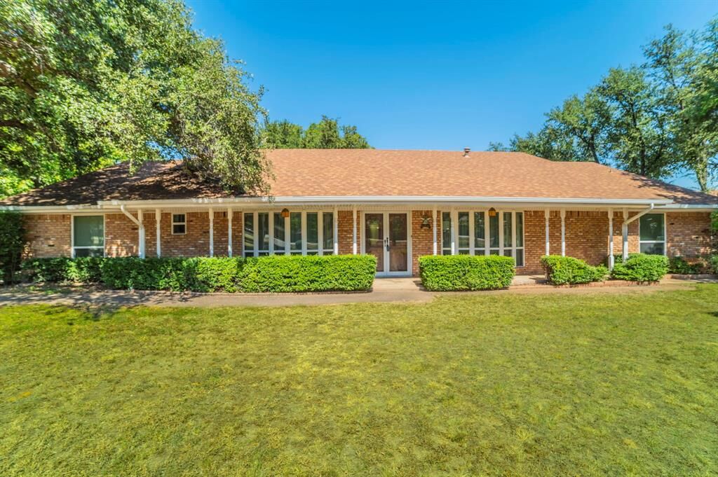 Property Photo: 2534 Sunnyvale Road TX 75050