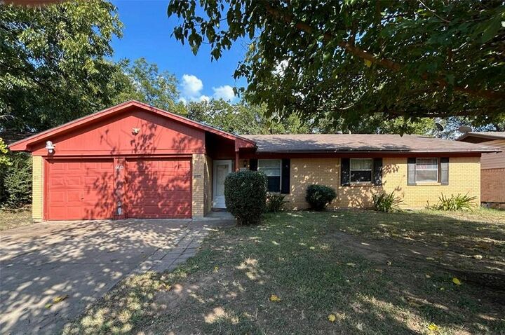 Property Photo: 6613 Plantation Road TX 76140