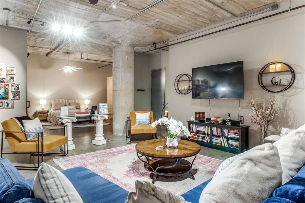 Property Photo:  1122 Jackson Street 821  TX 75202 