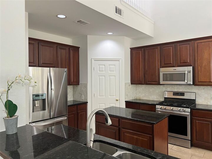 6621 Autumn Trail  The Colony TX 75056 photo