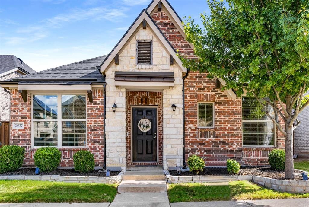 Property Photo: 2037 Barx Drive TX 75068