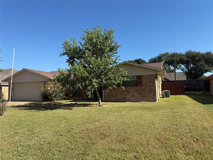 Property Photo: 124 Juanita Avenue TX 75169