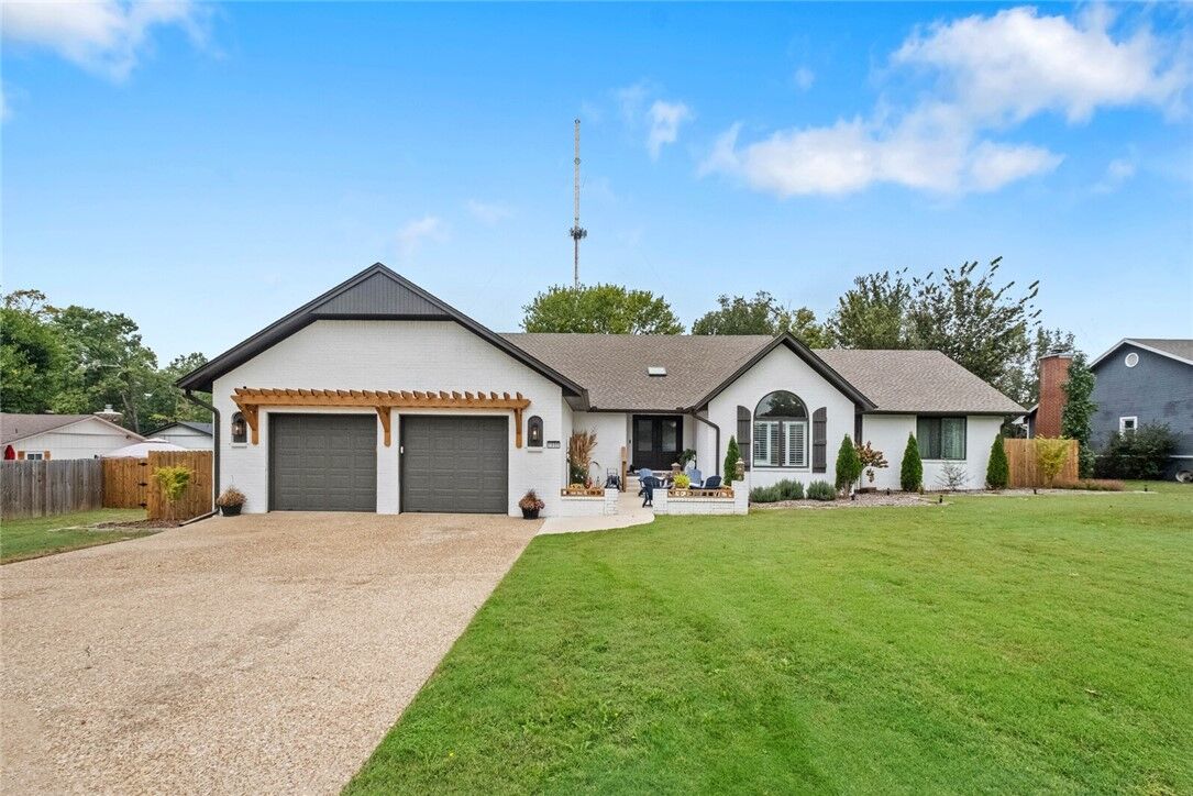 Property Photo: 1002 NW 9th Street AR 72712