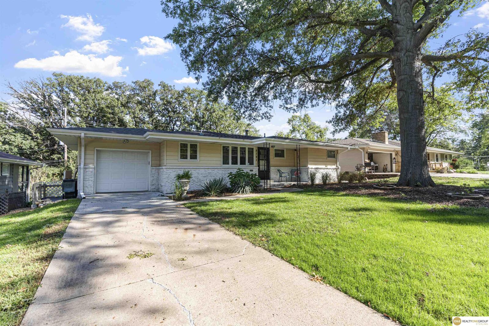 Property Photo: 5121 S 79 Avenue NE 68127