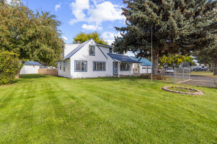 Property Photo: 5503 Walton Drive OR 97603