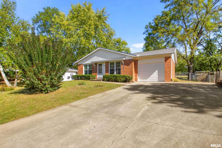 Property Photo: 4416 N Carola Court IL 61614
