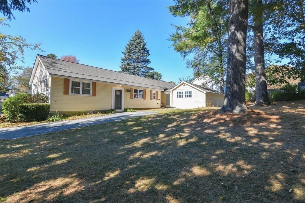 Property Photo: 91 Hillcrest Rd MA 01826
