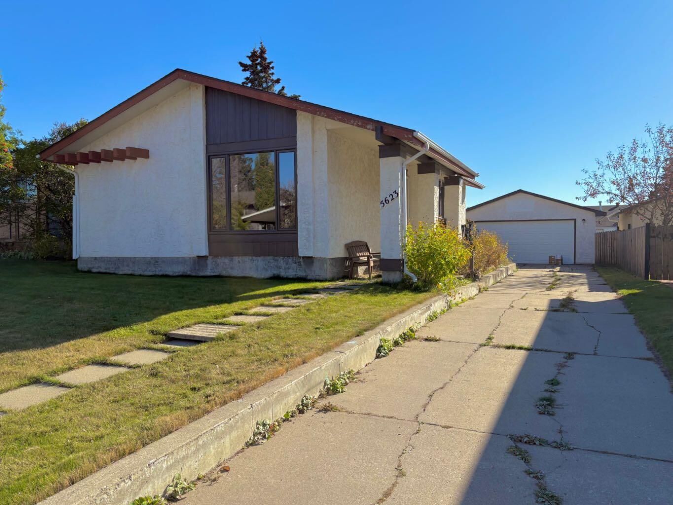 Property Photo: 5623 55 Avenue AB T4T 1H6