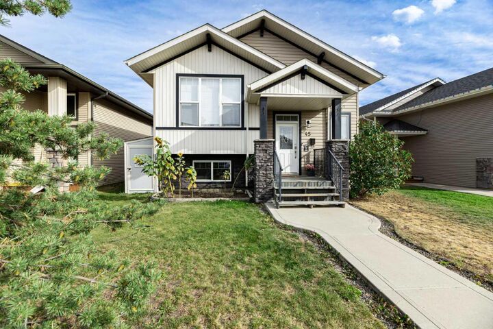 45 Coachman Way  Blackfalds AB T4M 0A5 photo