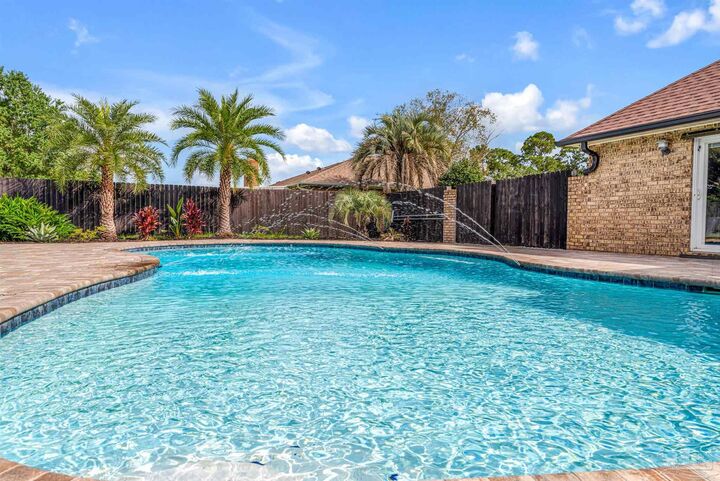 Property Photo: 6912 Kitty Hawk Dr FL 32506