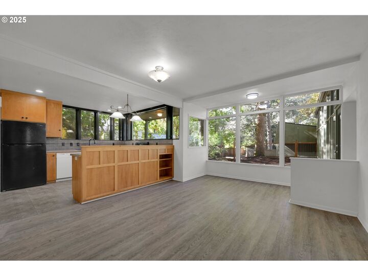 Property Photo: 2350 Columbia St OR 97403
