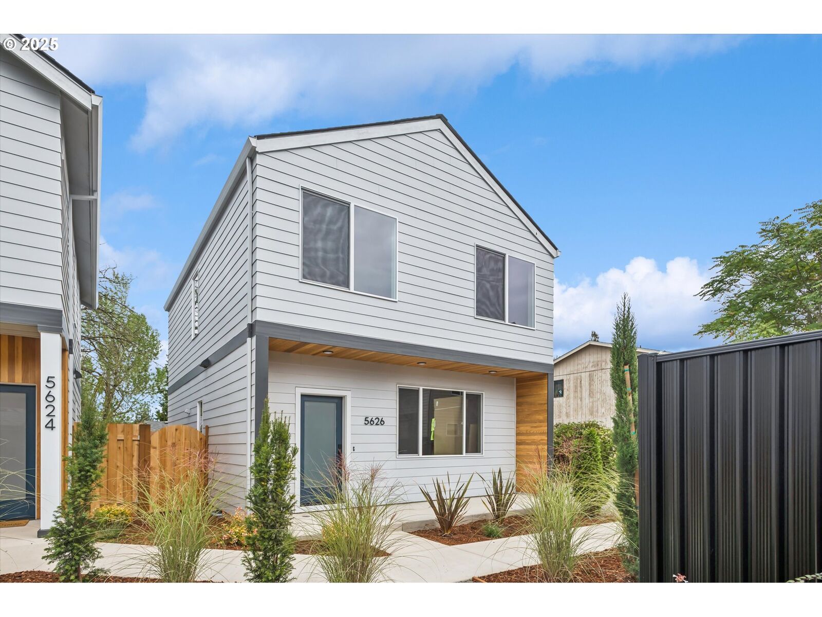 Property Photo:  5626 SE 65th Ave  OR 97206 
