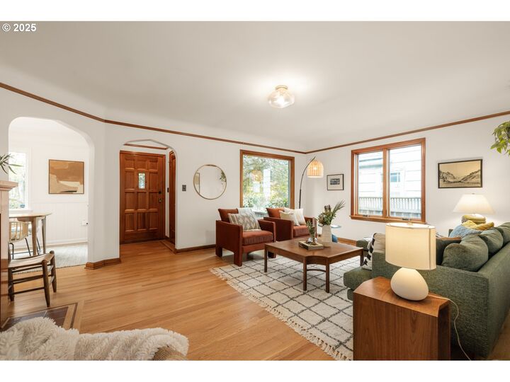 Property Photo:  2303 SE Sherman St  OR 97214 