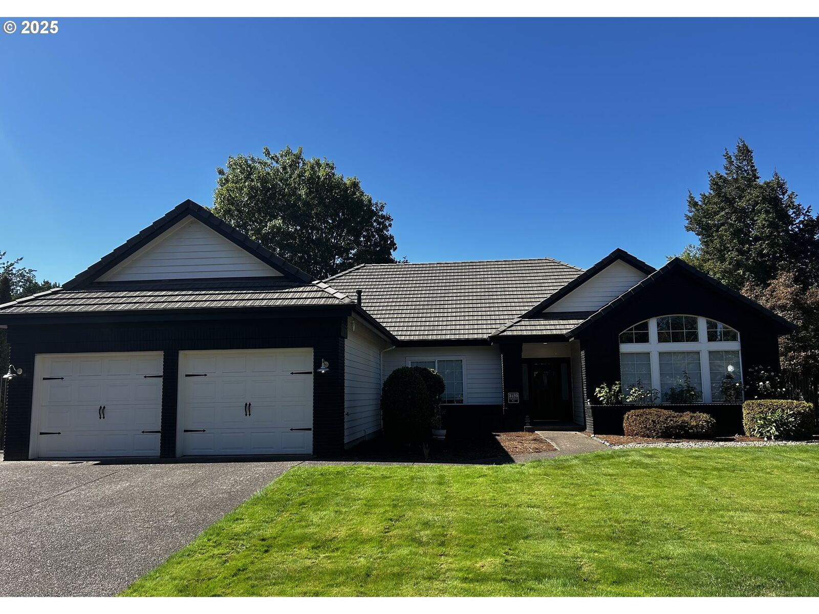 Property Photo: 3120 Northridge Way OR 97408