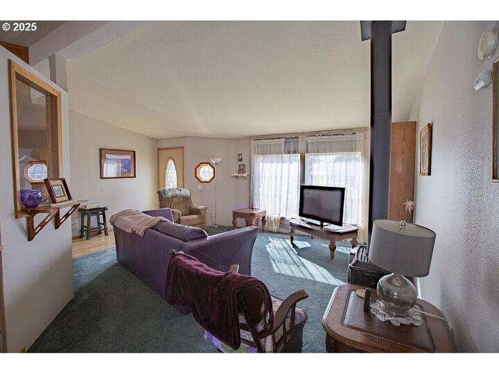 Property Photo:  10704 White Birch Ln  OR 97850