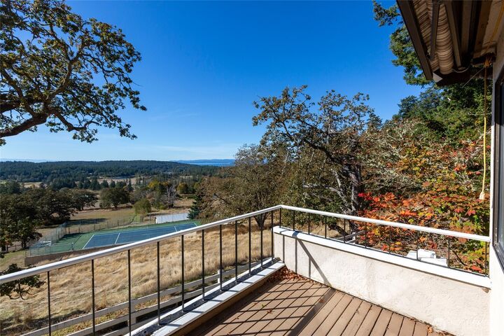 Property Photo: 327 Twin Oaks Drive WA 98250