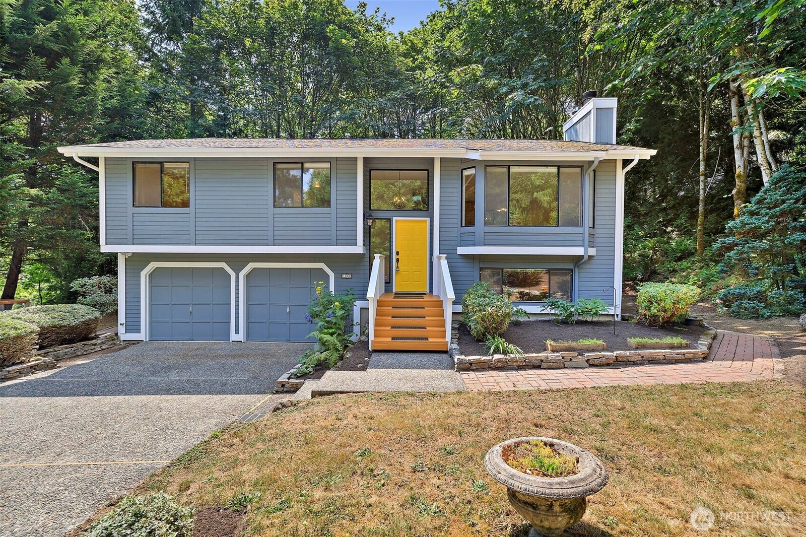 Property Photo:  1080  Ridgewood Circle SW  WA 98027 