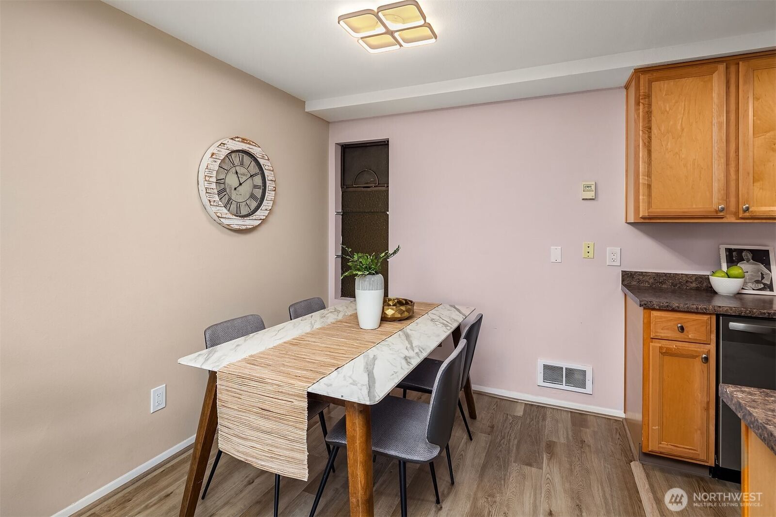 Property Photo:  7064  35th Avenue NE 13  WA 98115 