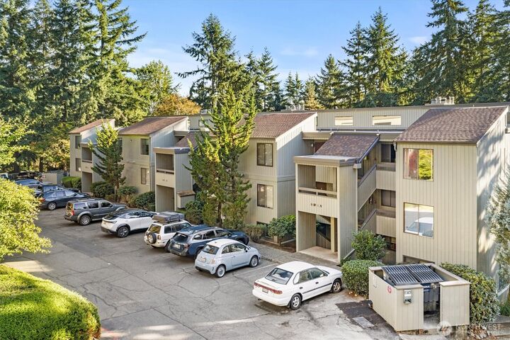 Property Photo: 3518 109th Place NE 104 WA 98004